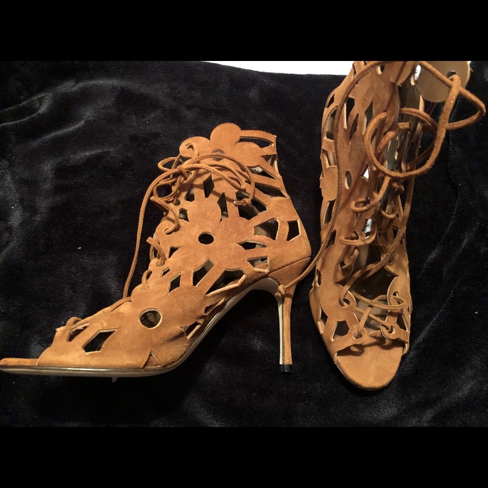 Shoes - Picture 3 of 6